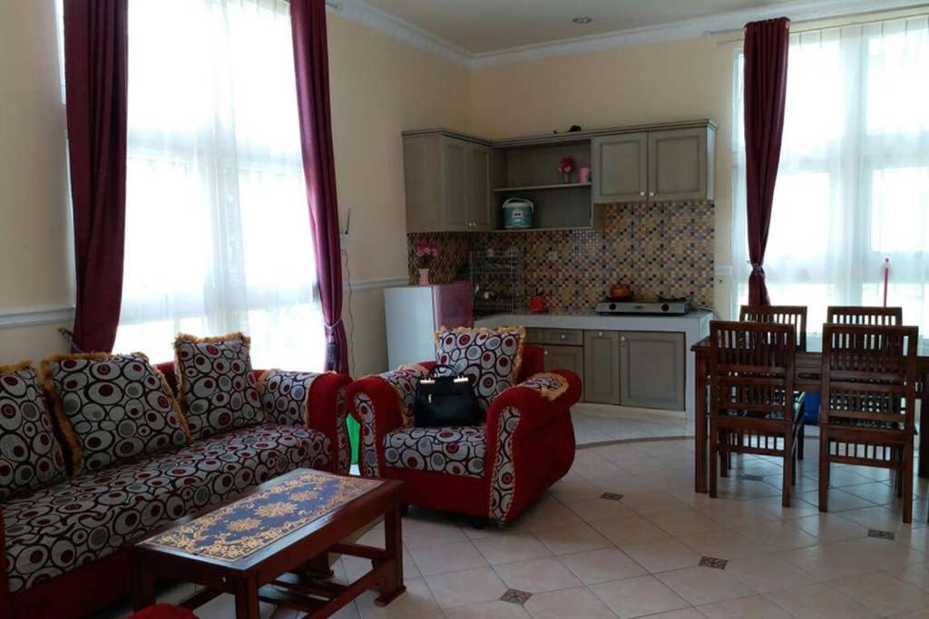 Villa Nils Cianjur Esterno foto